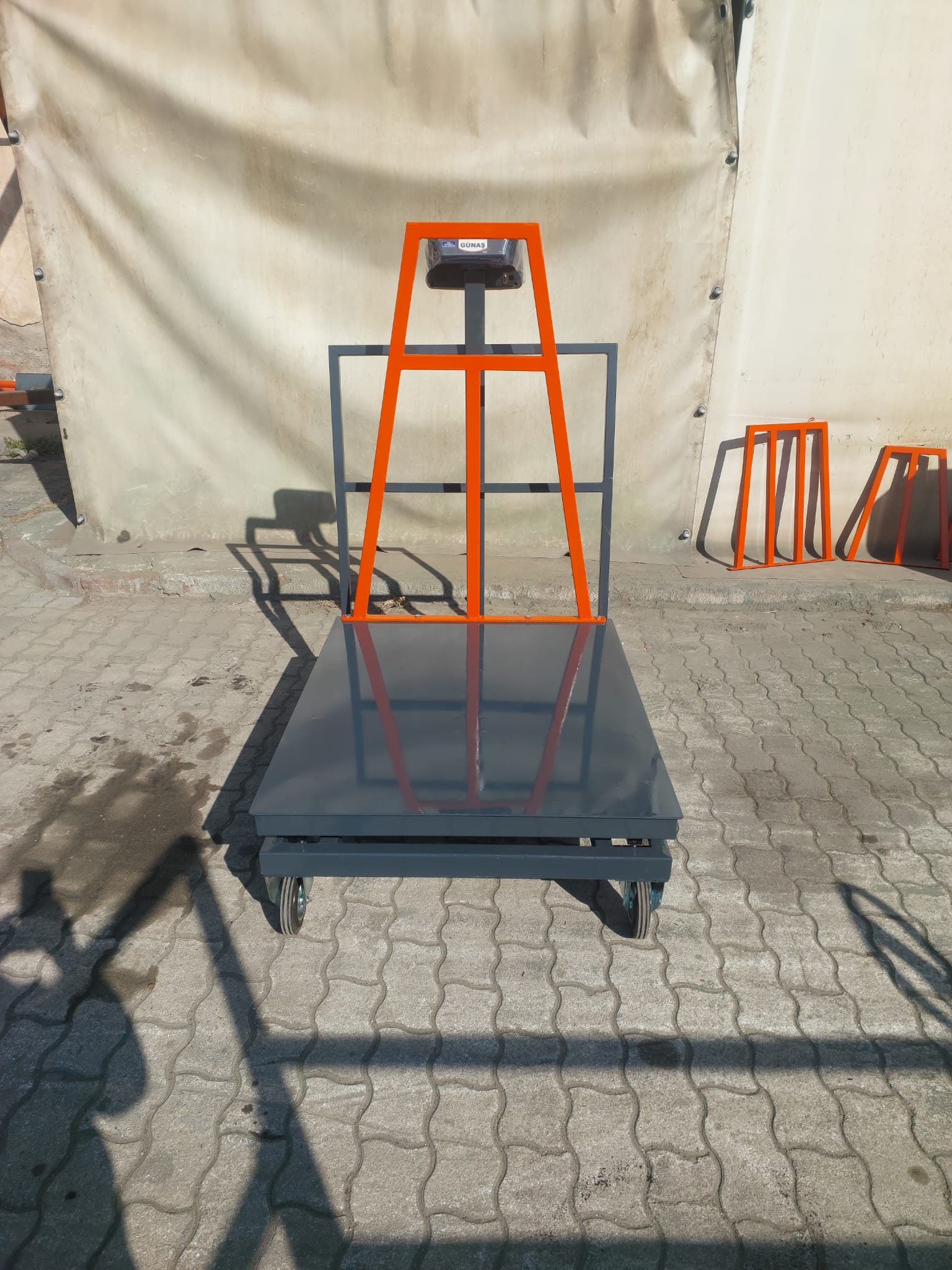 Tekerlekli%20Ağır%20Hizmet%20Baskülü%20–%2090x110%20cm,%201%20Ton%20Kapasite%20